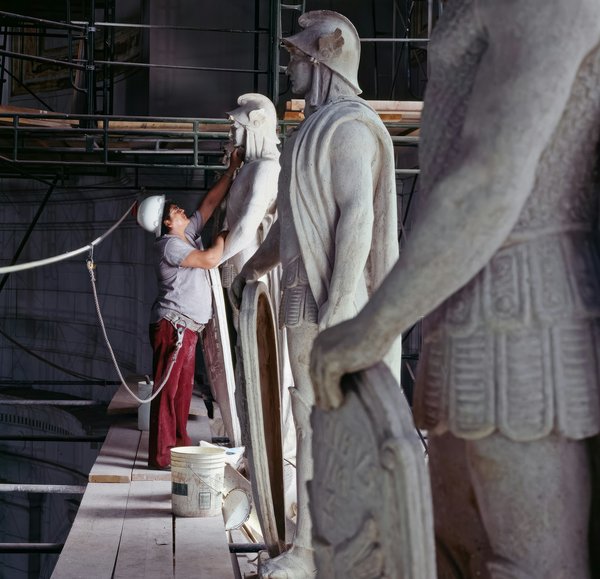 Quelle croisière permet de participer à des ateliers de sculpture sur pierre avec des artisans en Égypte?